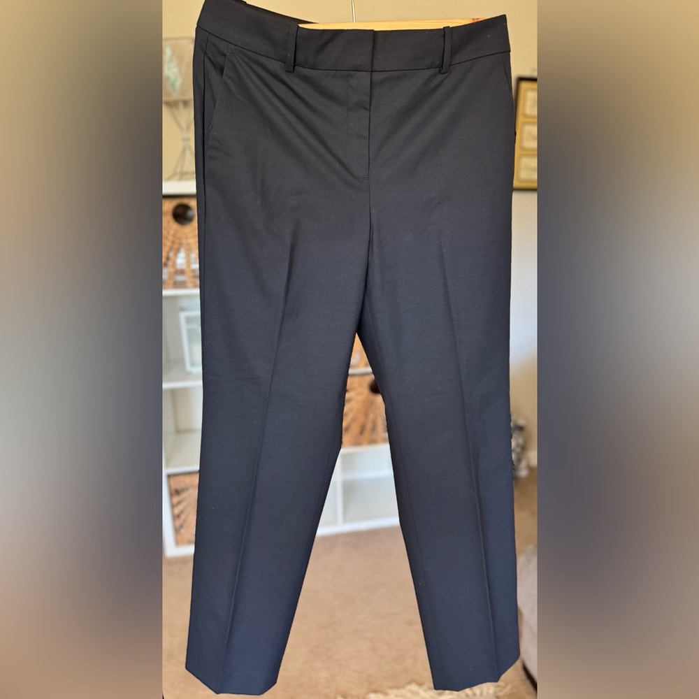 ANN TAYLOR "THE STRAIGHT" IN CLASSIC FIT